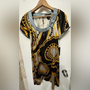 Short  Puff sleeve dress.